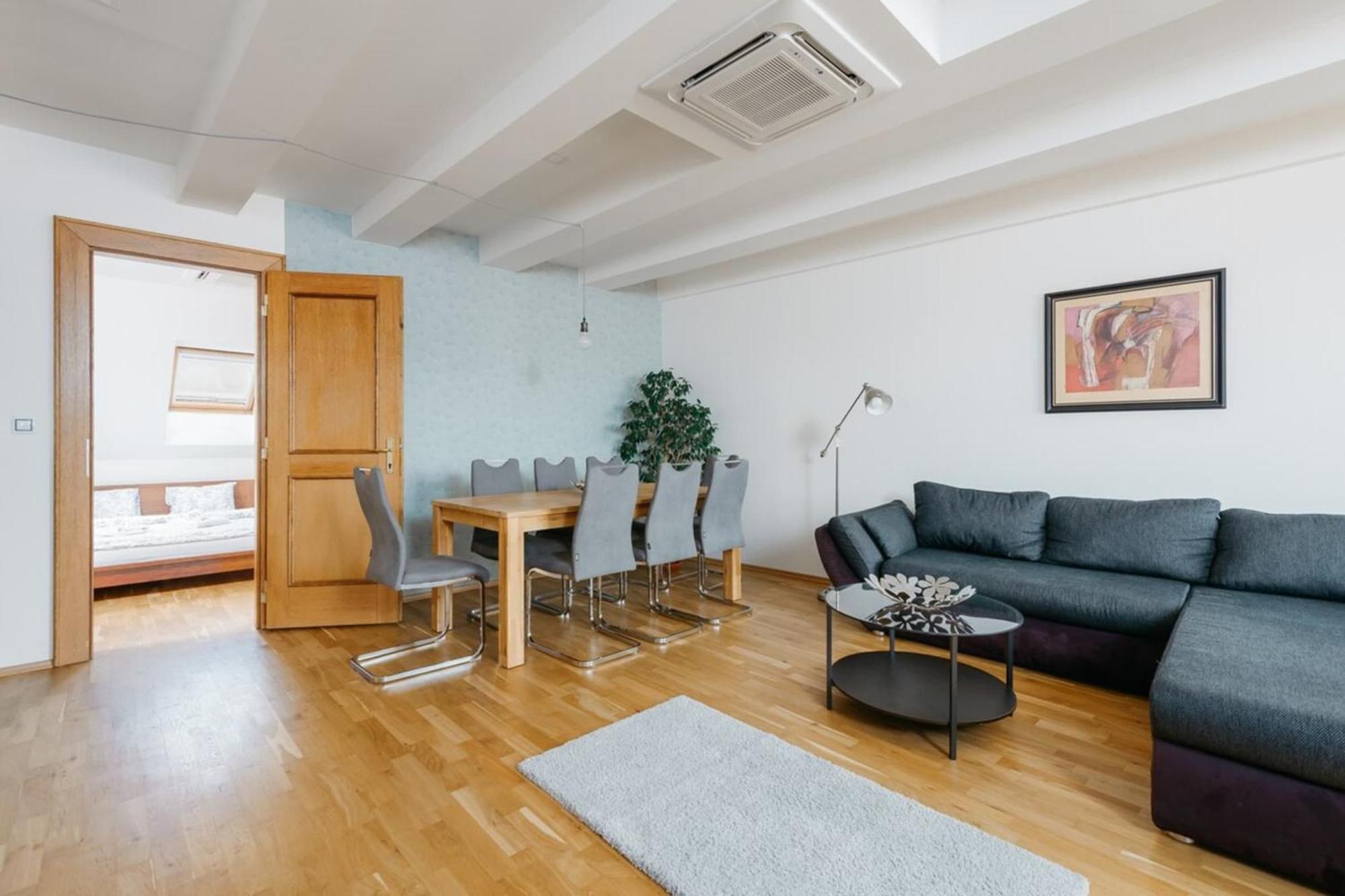 Appartement Eli Spacious With Old Town View, Parking & Ac