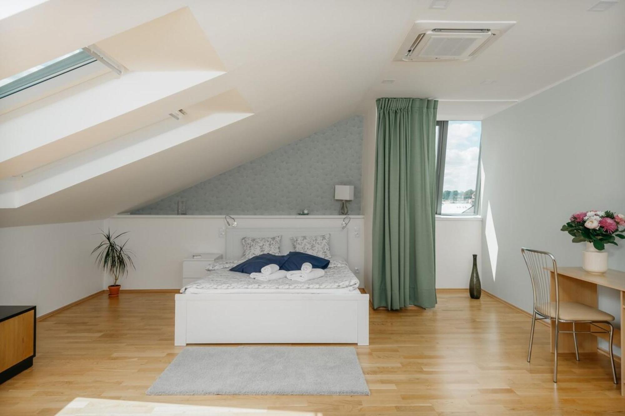 Appartement Eli Spacious With Old Town View, Parking & Ac