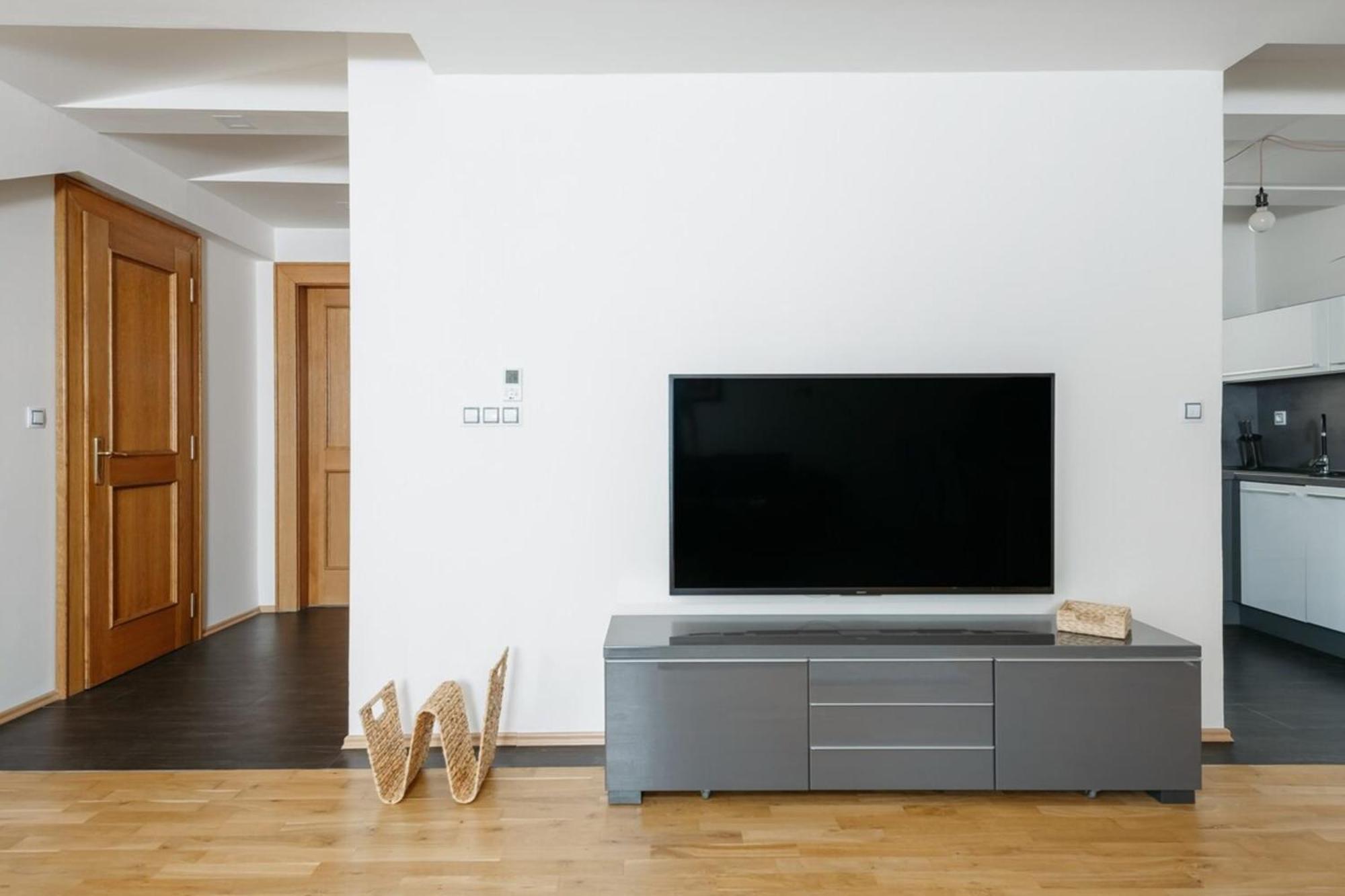 Appartement Eli Spacious With Old Town View, Parking & Ac
